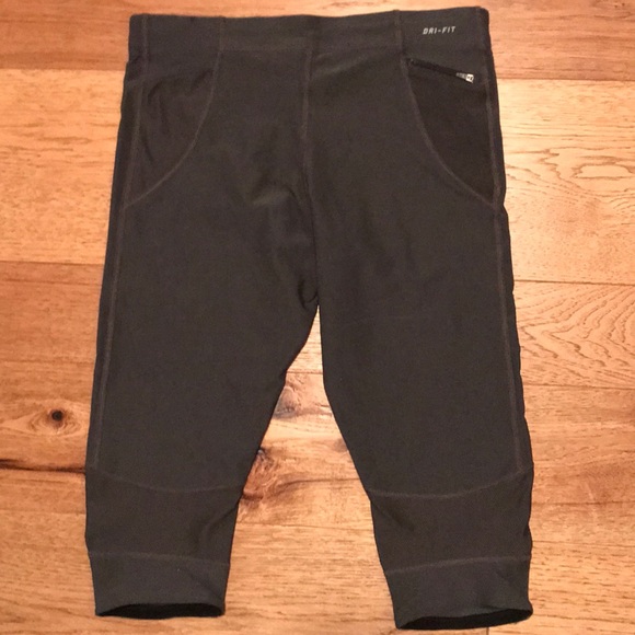 Nike Dri-Fit Gray Crop Legging - Picture 3 of 5